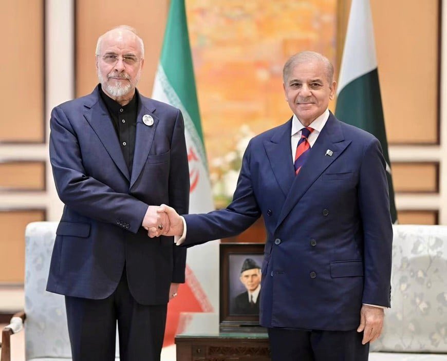 MartinDandach's tweet photo. Mohammad Ghalibaf, el Presidente del Parlamento y principal negociador de Irán, concluyó la liberación inmediata de 12 mil millones de dólares en activos iraníes congelados. Desde Teherán comunicaron que la ejecución se va a dar de manera urgente, por lo que las afirmaciones de Donald Trump diciendo que no se estaban liberando fondos a Irán eran falsas. El procedimiento está en marcha y los iraníes están por recibir los recursos. Los persas además declararon que se niegan a usar esos fondos descongelados para comprar productos agrícolas de Estados Unidos, afirmando que no tienen obligación de comprarle nada a ellos bajo el acuerdo que tienen, lo que también refuta todo lo que dijo hoy el Presidente estadounidense. La comisión negociadora iraní está mostrando un nivel de poder enorme. Están logrando que se cumplan todas sus pretensiones mientras exponen a los Estados Unidos como la parte débil de la negociación. Esta es otra partida de ajedrez que ganaron.