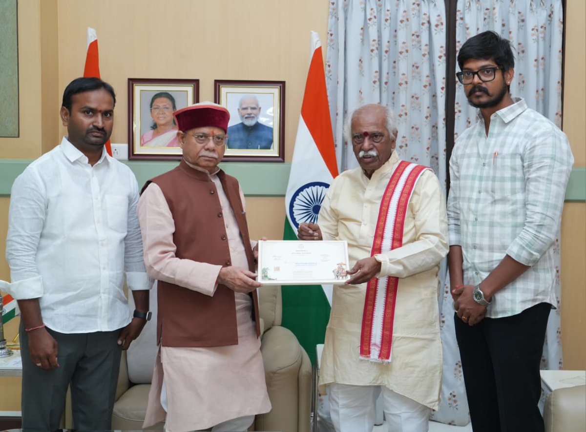 tg_governor's tweet photo. Shri Bandaru Dattatreya , Former Governor of Haryana, called on the Hon'ble Governor of Telangana, Shri Shiv Pratap Shukla at Lok Bhavan today https://t.co/Phx5B4OaiR
