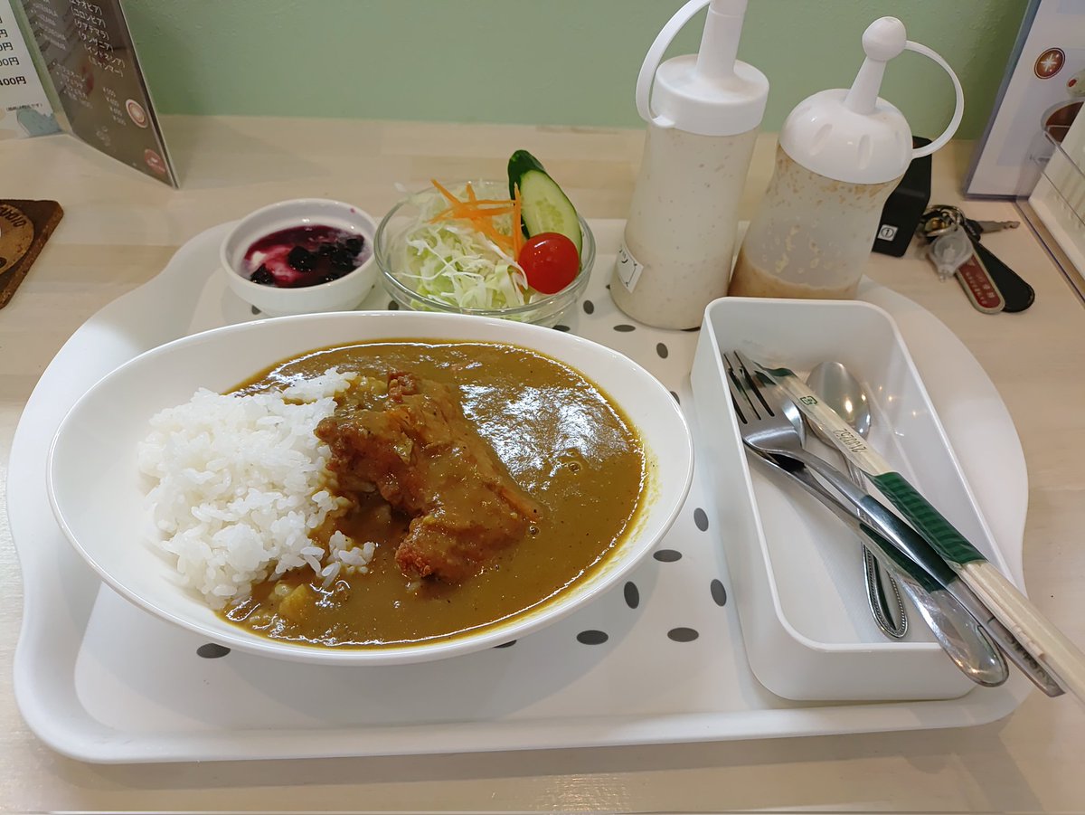 cb750farc04's tweet photo. 定休日の今日は午前中家の事で出られなかったが今日過ぎるとしばらく雨模様…😩
って事でCB出動!!👍
カフェチーノさんでカレーにチキンカツ載せと食後にカフェラテ(冷)。
店主、楽しみにしてた8耐に行けなくなったらしい…🥲
車検の時にプライマリスクリュを少し絞ったので低回転が滑らか〜 https://t.co/MNNT3riTnX