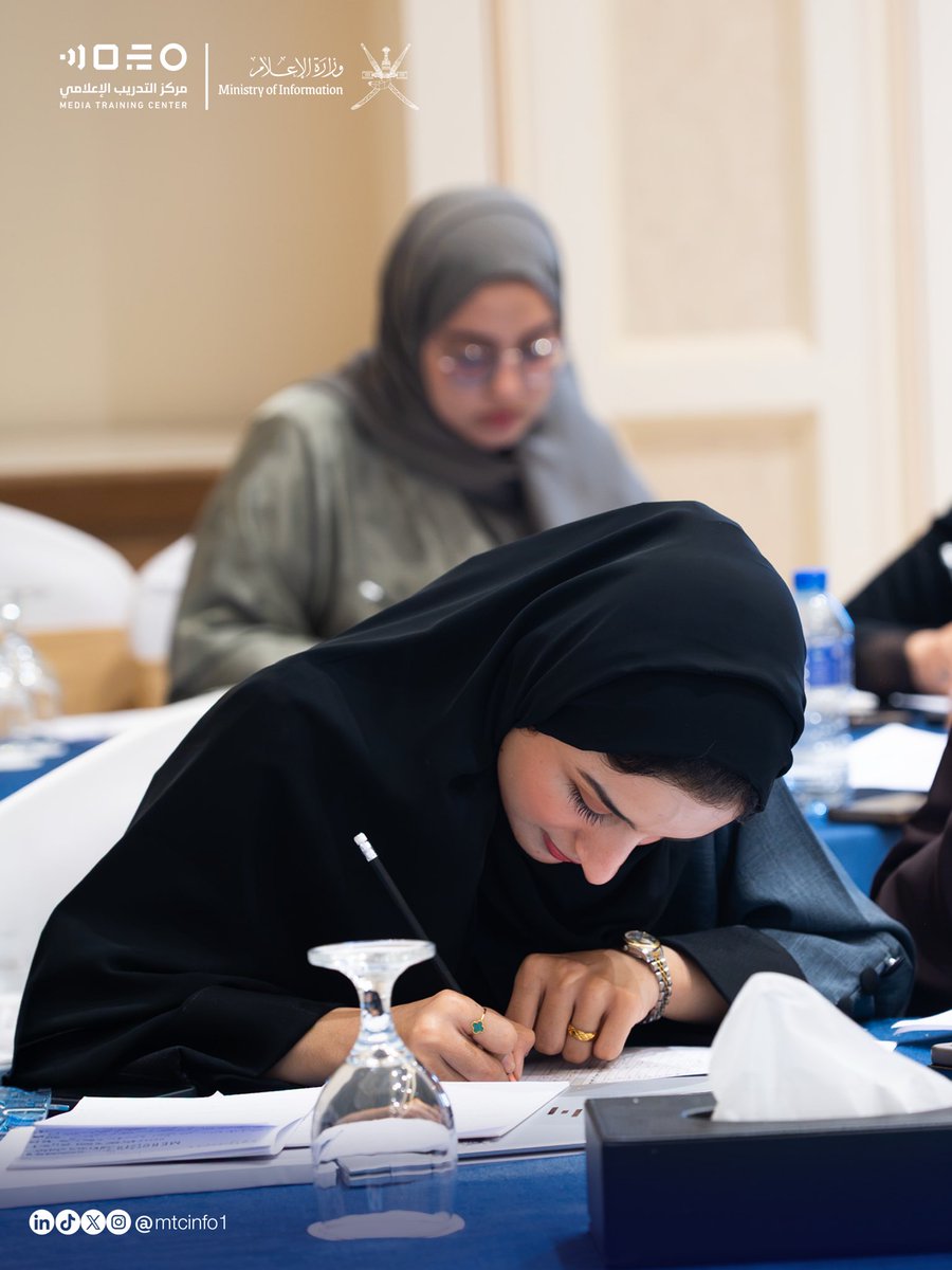 mtcinfo1's tweet photo. انطلاقًا من أهمية سلامة اللغة العربية ودورها في تعزيز جودة الرسالة الإعلامية، نفّذ مركز التدريب الإعلامي برنامج «اللغة العربية للإعلاميين»، الذي قدّمه الدكتور علي الريامي، متناولًا أبرز المهارات اللغوية والأساليب المهنية التي تسهم في تطوير المحتوى الإعلامي، وإنتاج محتوى أكثر دقةً ووضوحًا وتأثيرًا.