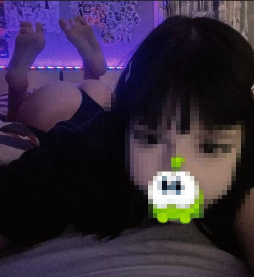 FonyGo60051's tweet photo. A cute little girl shows her bare feet in panties #feet #feetfetısh #rate #ass #panties #nyashka #Darling 
MORE PHOTOS 
https://t.co/rT73cBWKZP https://t.co/SPiiSQu5H9