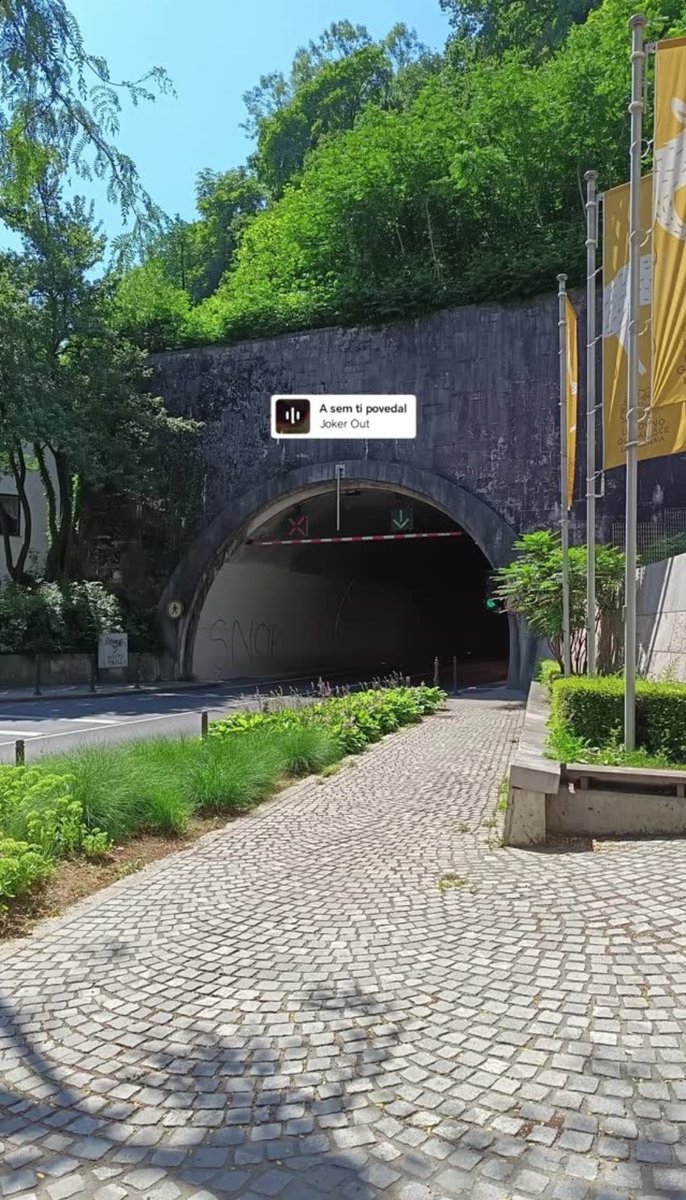 jovibonjoker's tweet photo. "It's just a tunnel"
"It's just a hotel" https://t.co/zOhRDHJFVH
