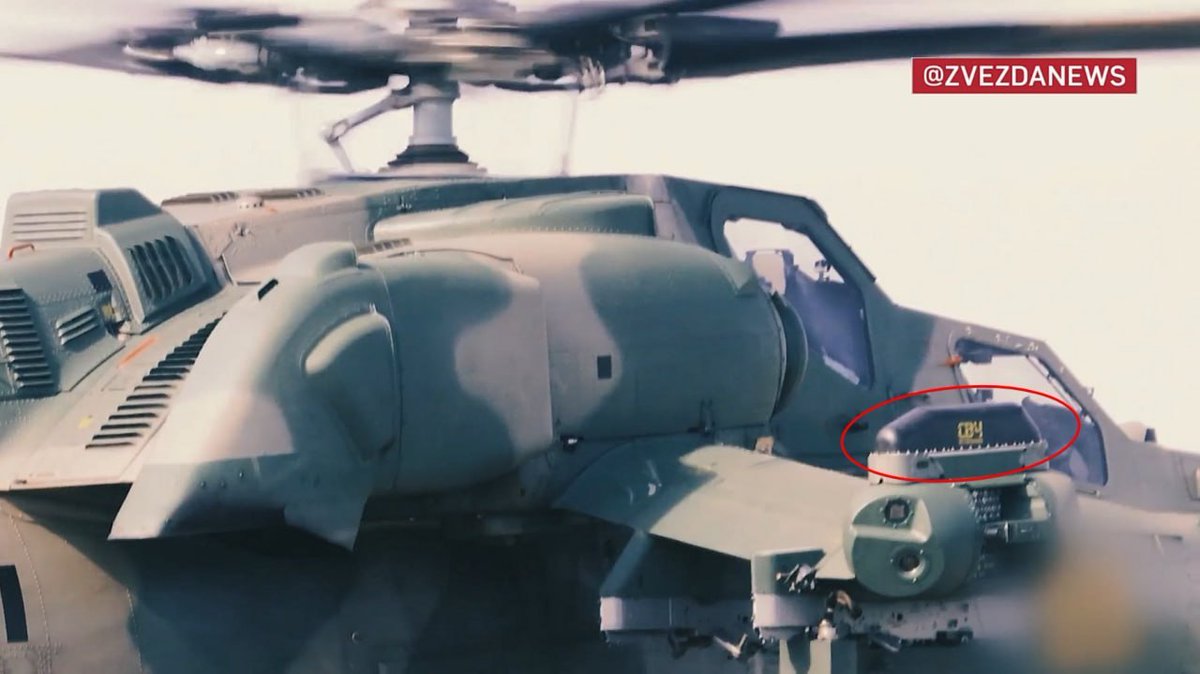 PeurAvion's tweet photo. Les hélicoptères russes🇷🇺 Mi-28N semblent être équipés de brouilleurs afin d'empêcher le pilotage des drones FPV. Théoriquement, cela permet de revenir à 20km du front, si ce n'est que les Ukrainiens 🇺🇦 ont entraîné l'IA de leur drone pour aller frapper aussi les hélicos en vol, sans pilotage humain...
#CantWait
