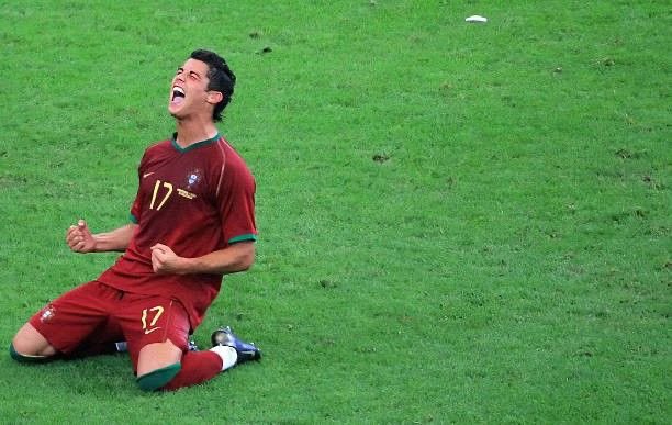 UTDNosa1's tweet photo. REMIND THEM WHO TF YOU ARE, @Cristiano https://t.co/pP4BesYJ4B
