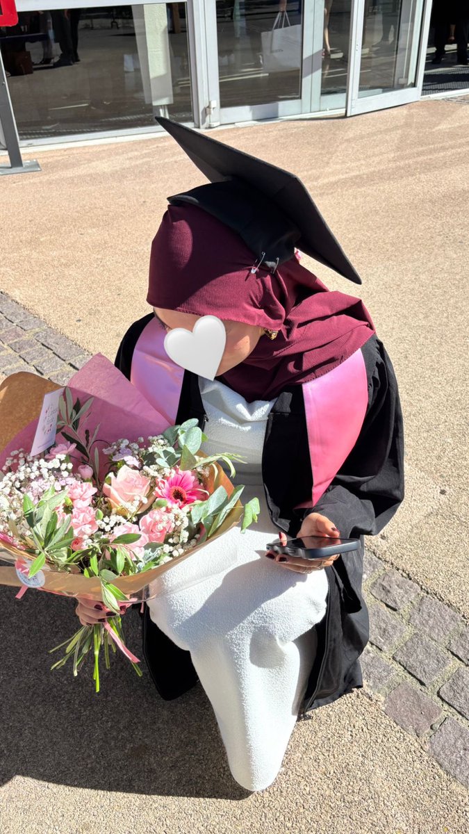 Skatewmn's tweet photo. J’ai eu ma petite remise des diplômes à l’américaine 🇺🇸 https://t.co/H6P5mFo6hC