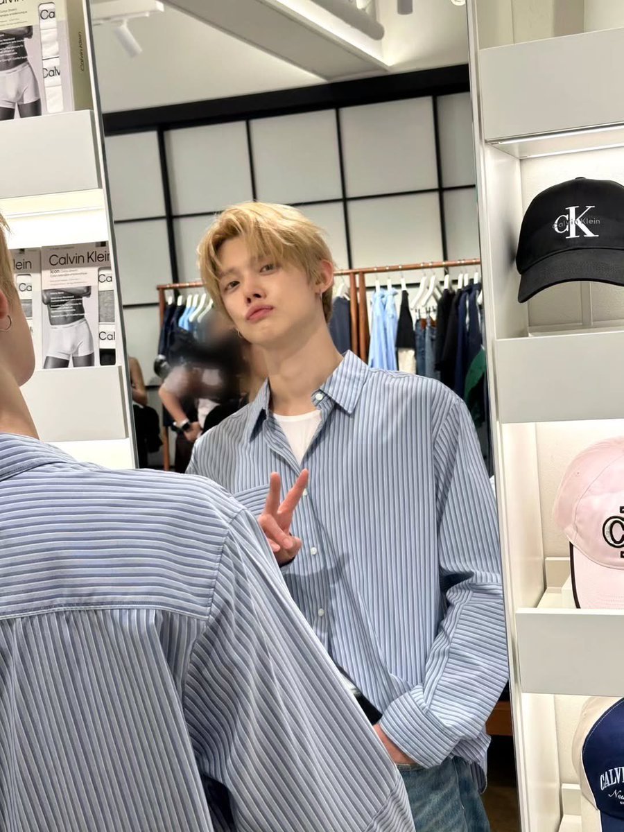 yawnxjun's tweet photo. You know I couldn't resist a good mirror selfie. https://t.co/MGnj2ncW4u