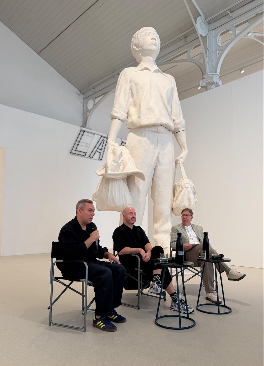 museoreinasofia's tweet photo. Presentamos ante los medios la  nueva exposición en el Palacio de Velázquez: ‘La Perla Peregrina’ de Fernando Sánchez Castillo.

Una muestra que nos invita a cuestionar los relatos del poder y la autoridad 🏛️✨ https://t.co/OhVx3ul4gz