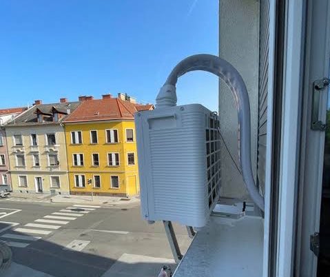 BerniBierschiss's tweet photo. Corona hätte damals verhindert werden können, wenn wir im Jahr 2020 schon die Midea Portasplit Klimaanlage mit 3,5kW und 12.000 BTU gehabt hätten https://t.co/XQSERNnnK4