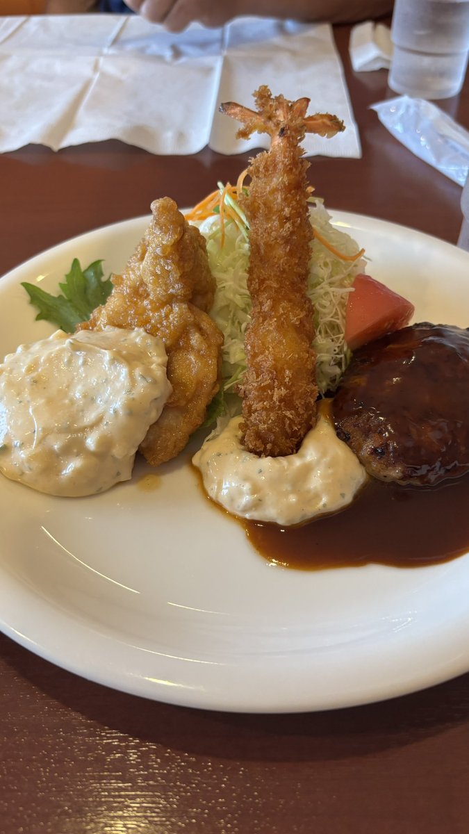 monaca4682's tweet photo. 今日は久々におぐらに！
肉とか小さくなってるー😂 https://t.co/FekonOPGYE
