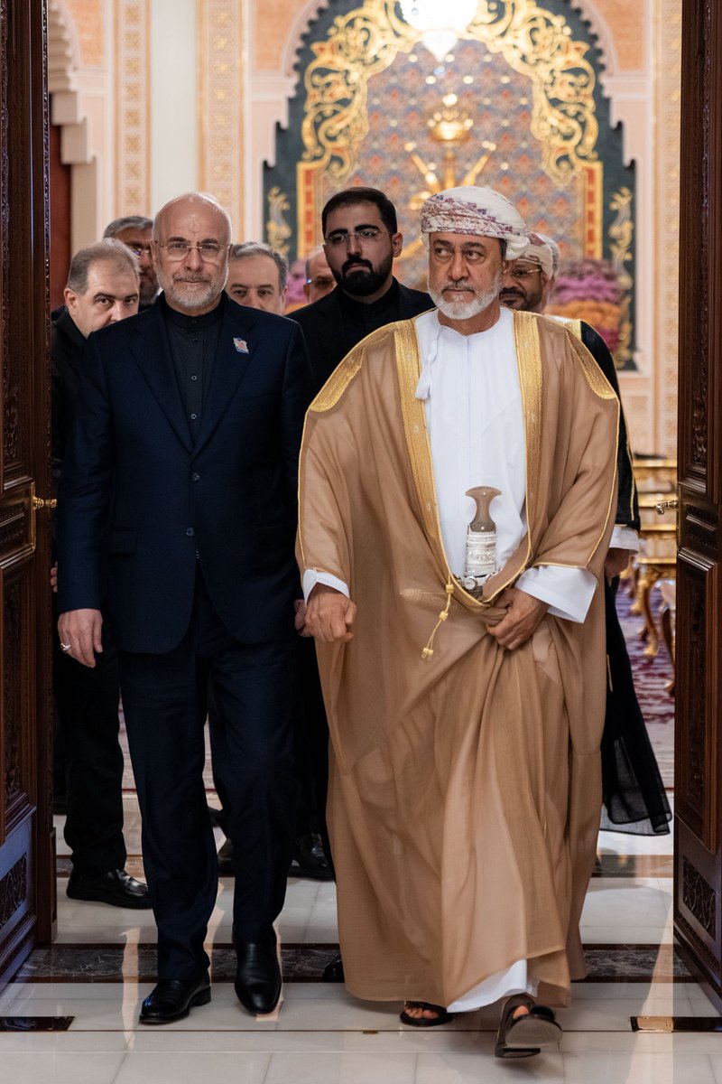 jihanlamki1's tweet photo. سلطاننا هيثم بن طارق حفظه الله الحاضن لعُمان، والعضيد لأشقائه في الخليج العربي،أثبت  أن الرصانة ليست ترفاً سياسياً، بل قوةٌ تعرف متى تتحدث، و تنحاز للسلام دون أن تفرط في الكرامة أو السيادة.

سلطنة عُمان تحت كنف قائدٍ لا يقود اللحظة فحسب، بل يصون المستقبل ، لذلك،  مهما تعاقبت الأزمان، وتبدلت الأحوال، يبقى في نفوسنا يقينٌ راسخ بأن عُمان، بقيادتها الحكيمة،  لا تستجدي أحداً، وأن أبناءها تحت ظل هذا النهج، ماضون بعزةٍ وطمأنينة، واثقين بأن الحكمة كانت، وستبقى، أعظم ما تتسلح به الأوطان