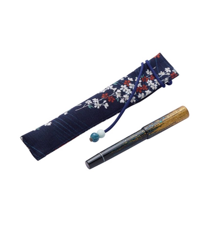 Sapporopensow's tweet photo. 出店者情報17 "FUGA"
万年筆に必要な全てのパーツの加工、組み立てを自社の工場で一貫して行なっています。
・万年筆のペン先は自社製造で、試し書きもお楽しみいただけます。
・サッポロ・ペンショーの特別限定品も会場で公開となります。
#サッポロペンショー　#万年筆 https://t.co/ysKAxa7Ng5