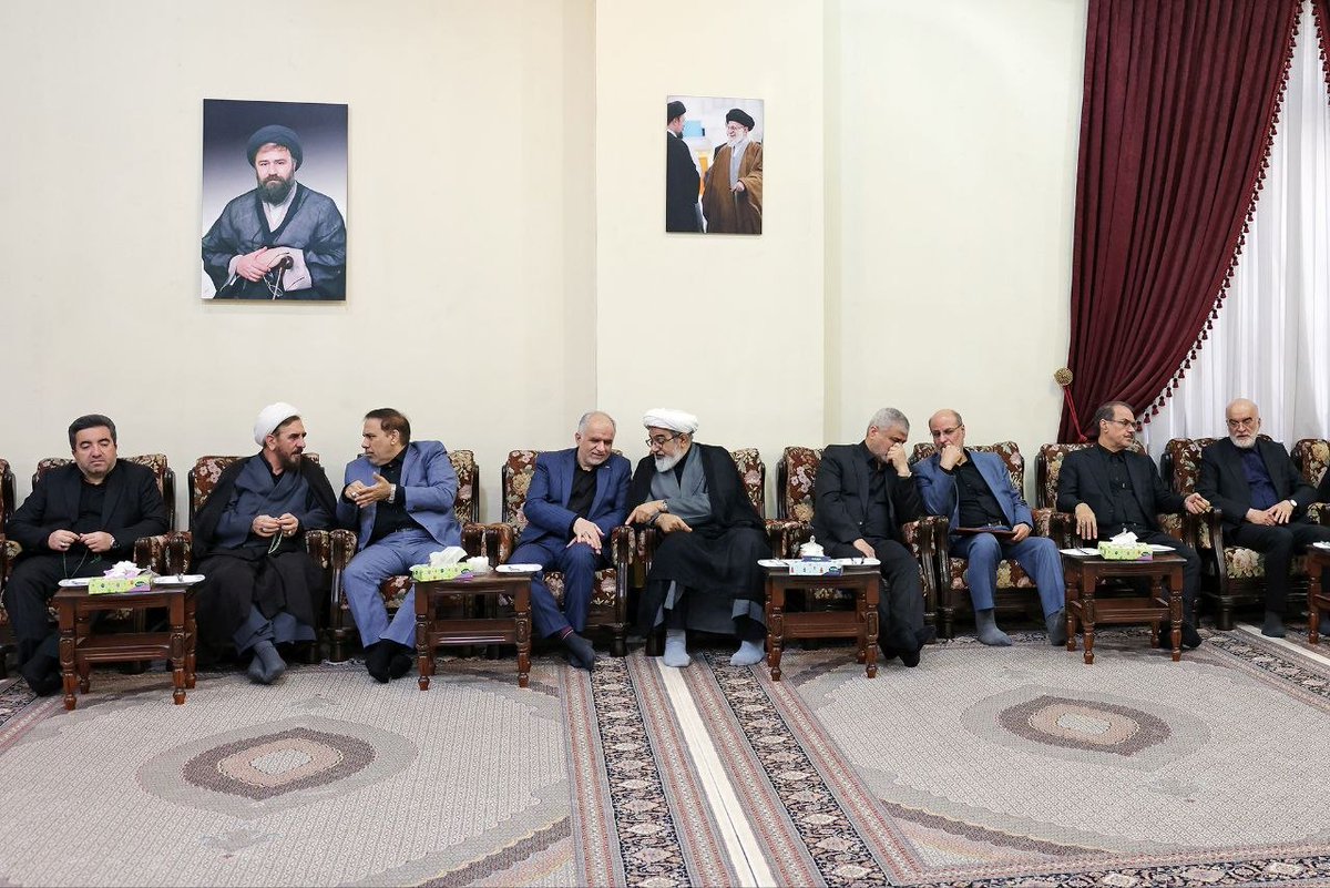 Tasnimnews_Fa's tweet photo. تجدید میثاق رئیس و مسئولان عالی دستگاه قضا با آرمان‌های امام خمینی (ره)

رئیس دستگاه قضا:

دشمن طی یک سال اخیر، دو جنگ تحمیلی و یک شبه کودتا را به کشور ما تحمیل کرد و هدفش نیز، فروپاشی ایران اسلامی بود؛ لکن به هیچکدام از این اهداف و اغراض شوم نائل نیامد https://t.co/raoWeEID6L