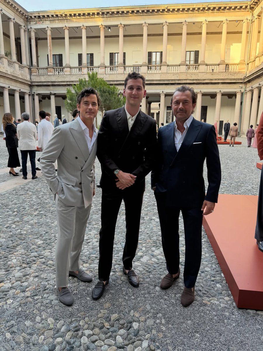 Moffel83's tweet photo. From Matt Friend's Instagram
#MattBomer #Brioni #MilanFashionWeek #MattFriend https://t.co/NtAA90VZd3