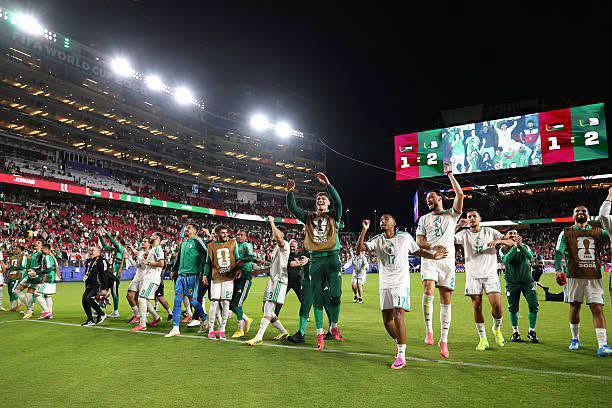 HeatyMelk's tweet photo. فرحة من القلب للاعبي المنتخب الوطني الجزائري بعد الفوز على الأردن بهدفين مقابل هدف😍😍 https://t.co/9gFVJnNsv1