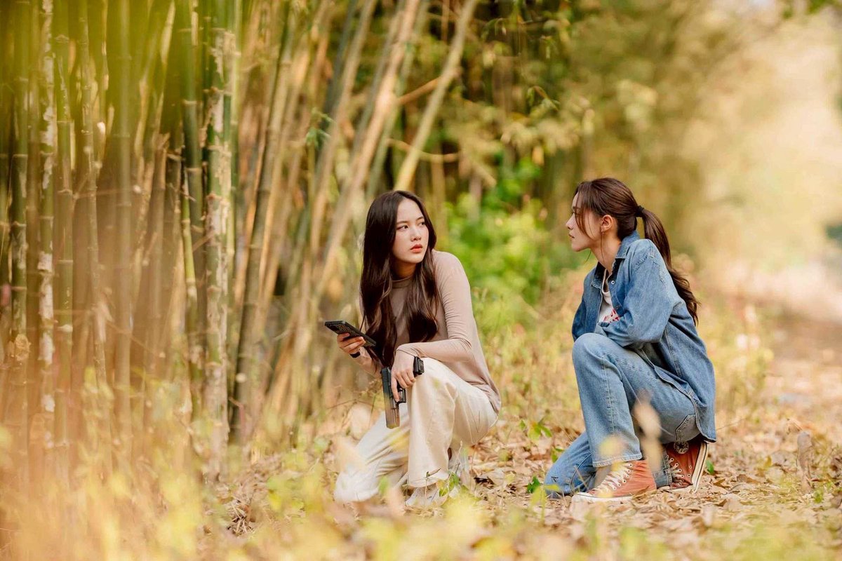 May95NYFB's tweet photo. “บลู” เสด็จกลับมาเดลินพร้อมภาระอันยิ่งใหญ่ ทิ้งไว้เพียงจดหมายรักที่เปรียบเสมือนคำสัญญาทางใจให้แก่ “ลม” ที่ได้แต่มองเธอผ่านหน้าจอด้วยน้ำตา 😢

#4Elements #บ้านวาทินวณิช #เสน่หาวาโย
#ฟรีนเบค #FreenBecky
#srchafreen #beckysangels https://t.co/sOweCURaNj