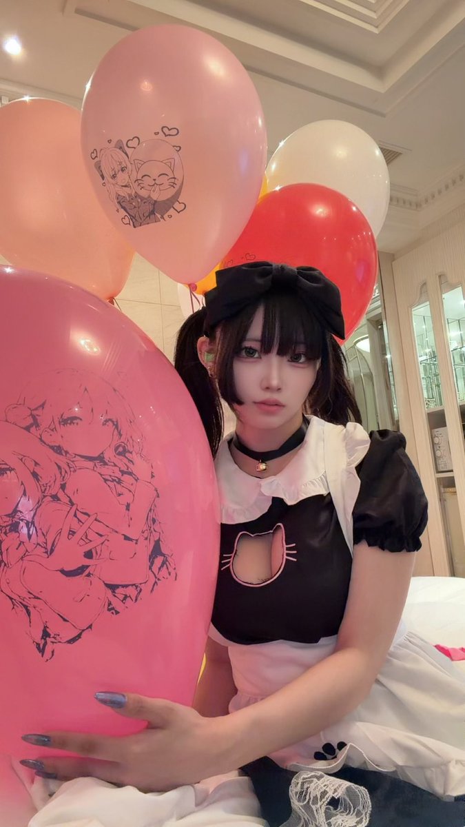 asahina_chisa's tweet photo. 撮影して頂きました🎈

今回は水着とメイド服着てみました🎀
前回と同じく風船膨らませたり割ったり！
あとヘリウムガスやシャチフロートにも初挑戦です✨

撮影者様タグ付けしてますので気になる方は覗いてみてくださいね ^ ̳ᴗ ̫ ᴗ ̳^ https://t.co/7wQnd2phF5