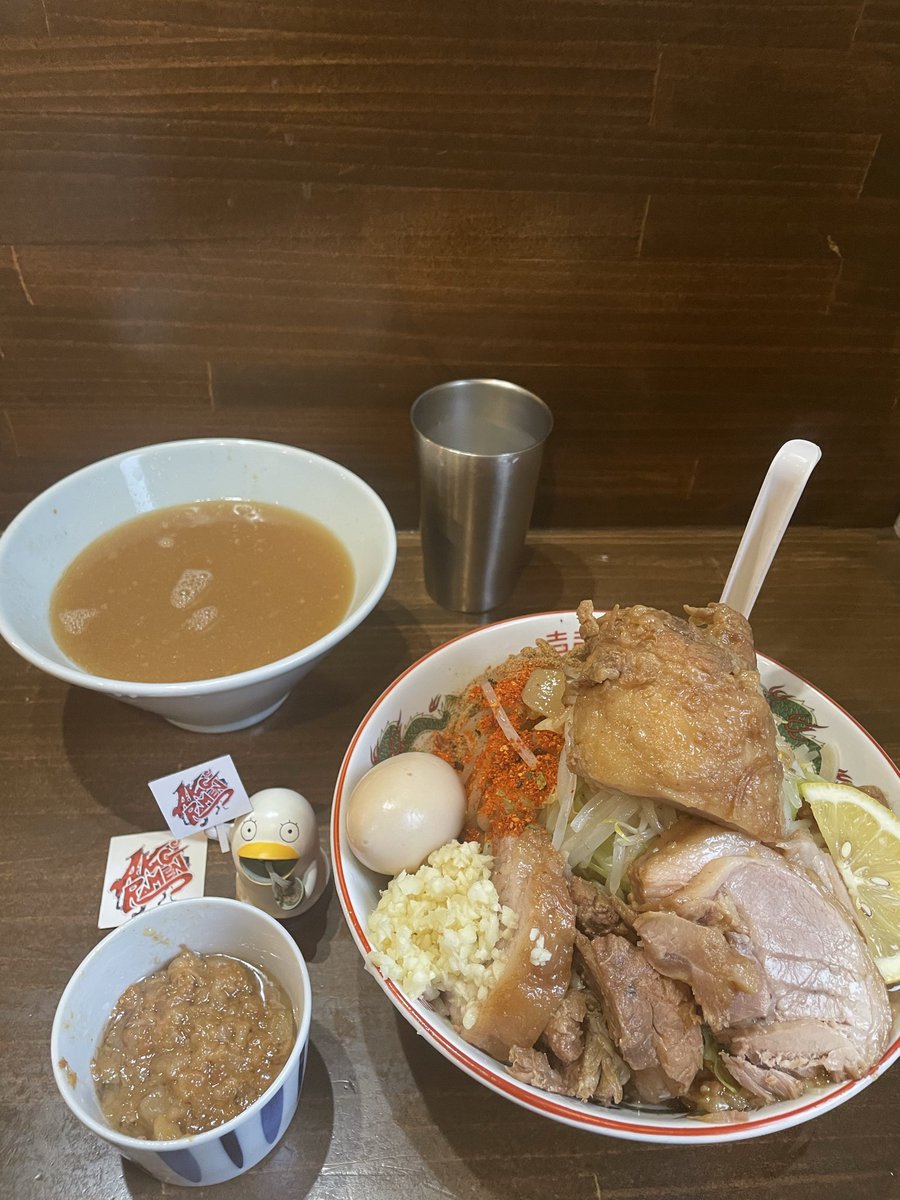 zabeo1001's tweet photo. 男気らーめんアカギ🍜新田木崎店
つけ麺🍜豚増し🐷味玉🥚

木崎店でもリニューアルしたつけ麺を食べに
木崎店も旨い😋
一口目のインパクトは破壊力抜群💥
これはこれで好き🥰
本店とつけ汁に多少違いもあるが
それが木崎にも来る意味がある😉
男気感じるゴトタツ盛りにも感謝🙏 https://t.co/bLfPyUZ37f