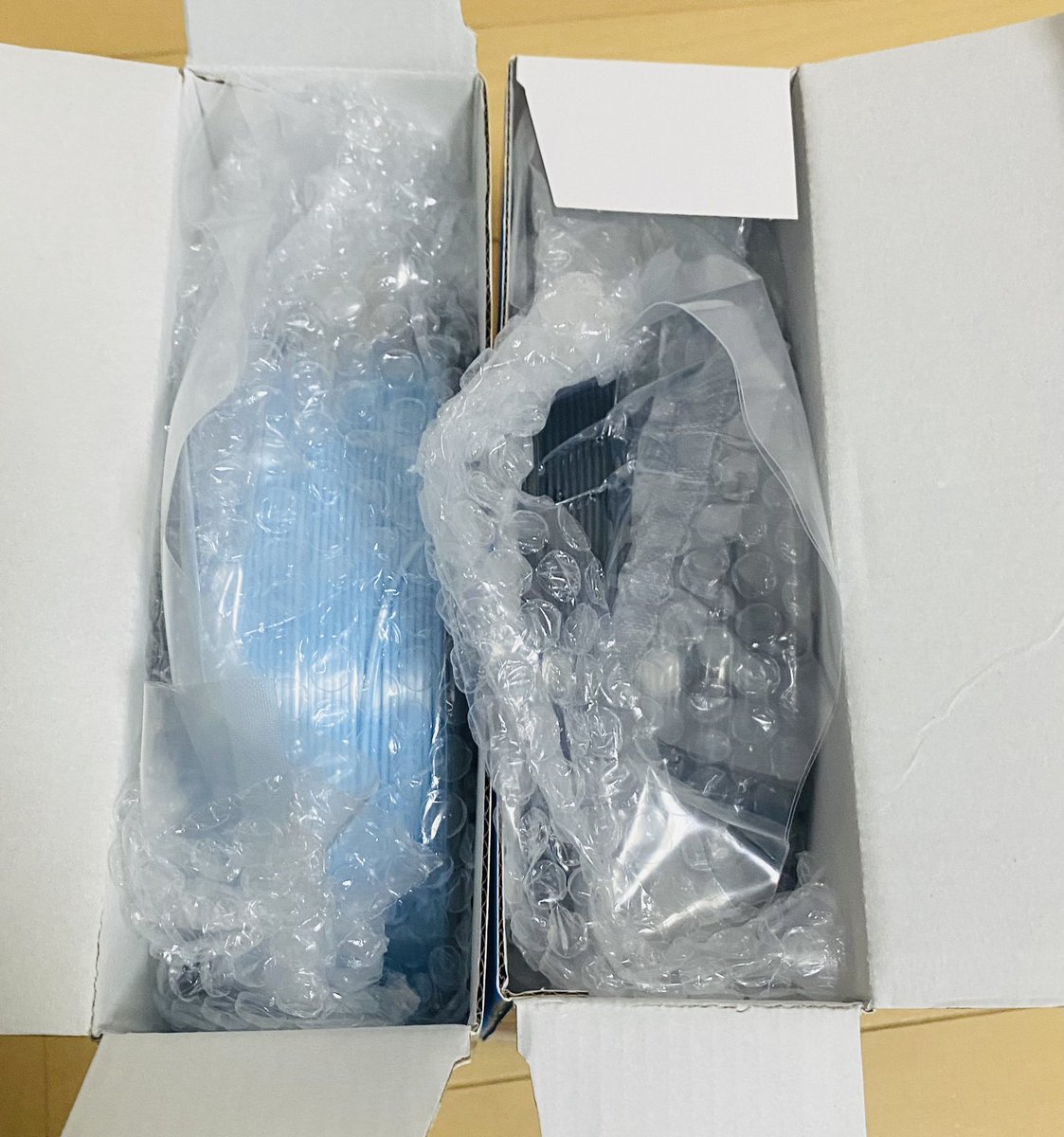nui_lab's tweet photo. 黒と白を注文しました💰

▼
結果は？
☟

黒と水色でした🤣
一応、個人的には水色欲しかったので、どちらも当たり🎯かな？

いつから日本は注文通りの品物が届かなくなったのだろう🤔 https://t.co/N74f4mCiRf