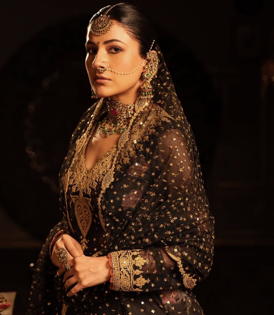 KesariPunjab's tweet photo. Royal Look में कहर ढा रहीं पंजाब की Katrina Kaif, तस्वीरें देख फिदा हुए Fans

#ShehnaazGill #PunjabkiKatrinaKaif #PunjabiActress https://t.co/aE0yWJCpEX