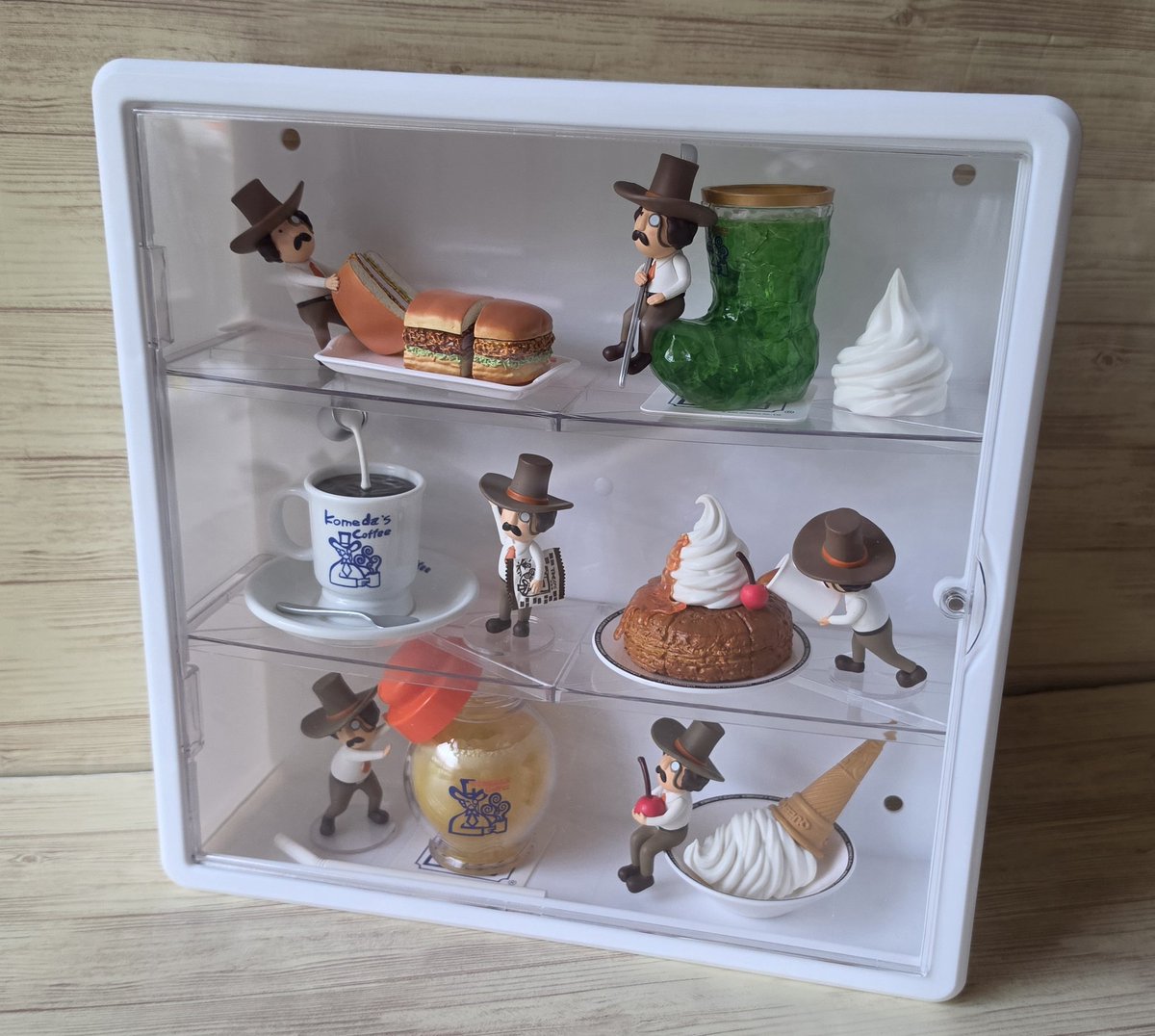 Basilsalt_spitz's tweet photo. さらにデカいケースも買ってコメダ天国☕️ https://t.co/Zh3mWjaJE5