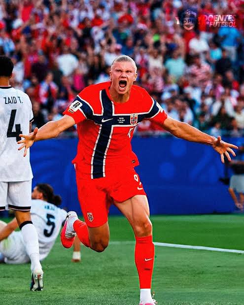 animedacopa's tweet photo. 💀 O Haaland é simplesmente assustador:

🇳🇴 59 jogos e 16 gols na Noruega
🇦🇹 26 jogos 25 gols na Áustria
🇩🇪 67 jogos e 62 gols na Bundesliga.
🏴󠁧󠁢󠁥󠁮󠁧󠁿 132 jogos e 112 gols na Premier League.
🇪🇺 58 jogos e 57 gols na Champions League.
🇪🇺 6 jogos e 4 gols na Europa league 
🇳🇴 52 jogos e https://t.co/lHQQOHideS