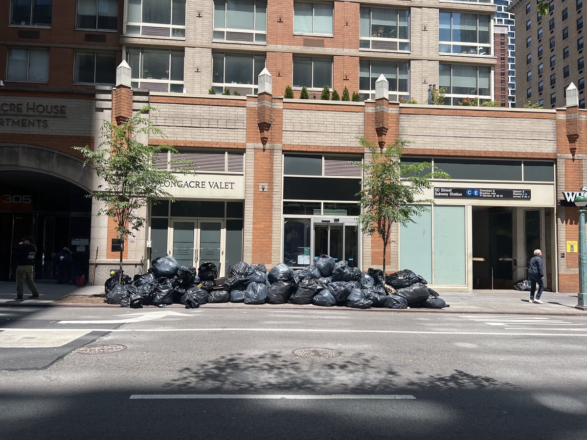PowerVassily's tweet photo. @Clavicular0 @pureblase Tu veux qu’on parle de New York ? Des crackheads omniprésents dans les rues ? D’un métro qui semble bloqué au siècle dernier ? De votre nourriture infâme ? De l’insécurité qui règne dès qu’on s’éloigne un peu des quartiers touristiques ?

Oust les arrogants…

🇫🇷 🇫🇷 🇫🇷 https://t.co/pAjtFt12Wy