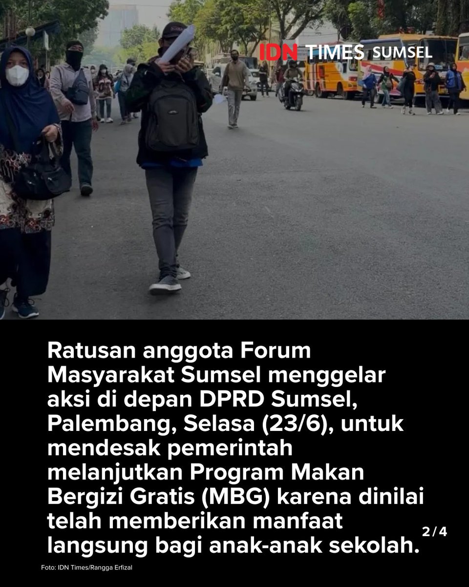 IDNTimesSumsel's tweet photo. Ratusan orang yang tergabung dalam Forum Masyarakat Sumsel menggelar aksi di depan Gedung DPRD Sumsel, Palembang, untuk mendesak pemerintah melanjutkan Program MBG karena dinilai telah memberikan manfaat langsung bagi anak-anak sekolah.

#IDNTimesSumsel 

https://t.co/M0se3s6Op8 https://t.co/QX1VUHC6IM