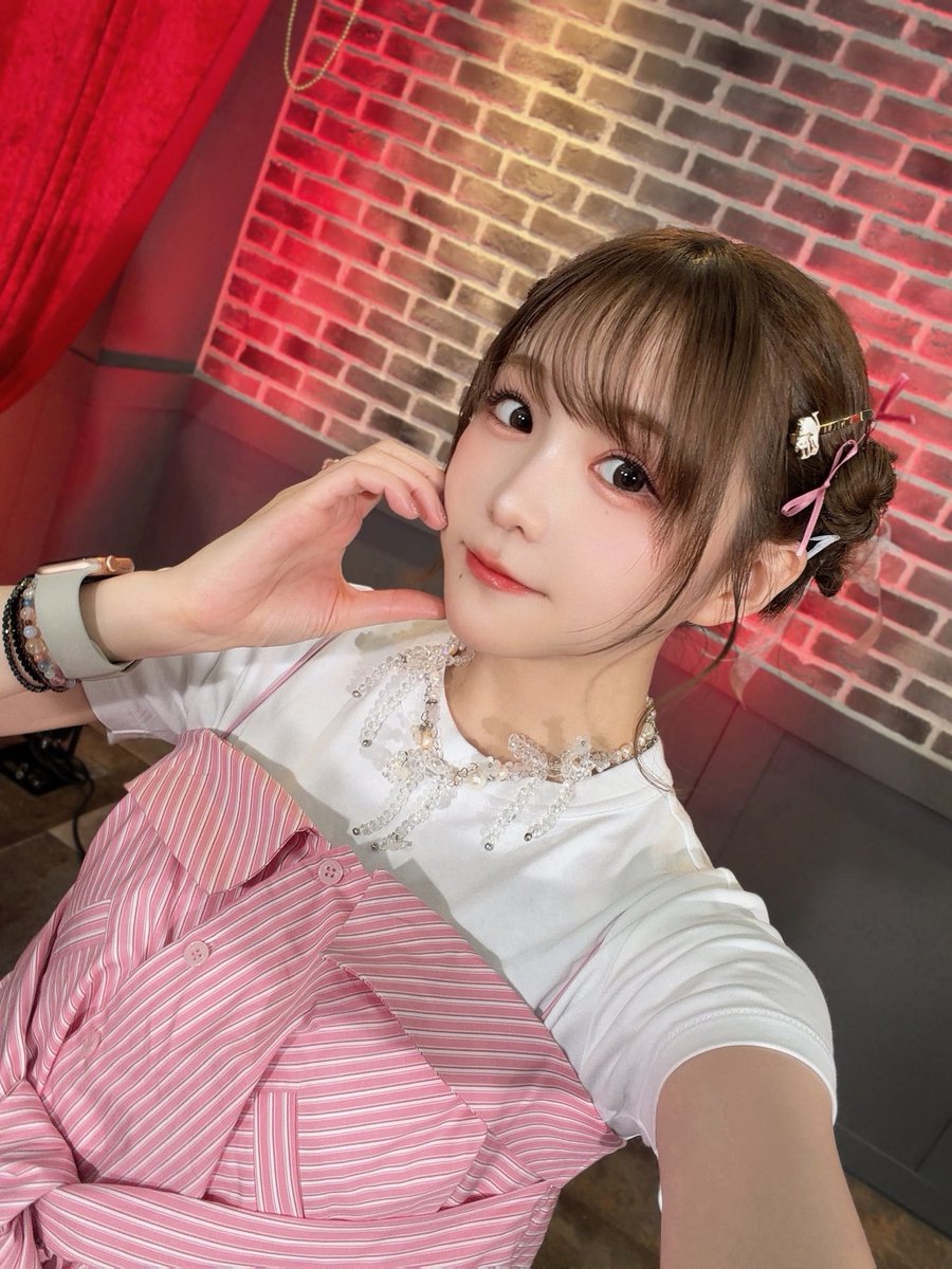 miiiiiina_cat's tweet photo. 連続でお知らせしちゃうとコメント難しいですよね💬でも全部にコメントしたりリポストしたり引用リポストしてくれると私がとってもハッピー😽つまり超絶嬉しいので、全部に反応してください！！！！！！！！！！！！！！！

ありがとう！！！！(先に言っておくスタイル)

キメ顔の自撮りを添えて🤳 https://t.co/w6psou2Wvi