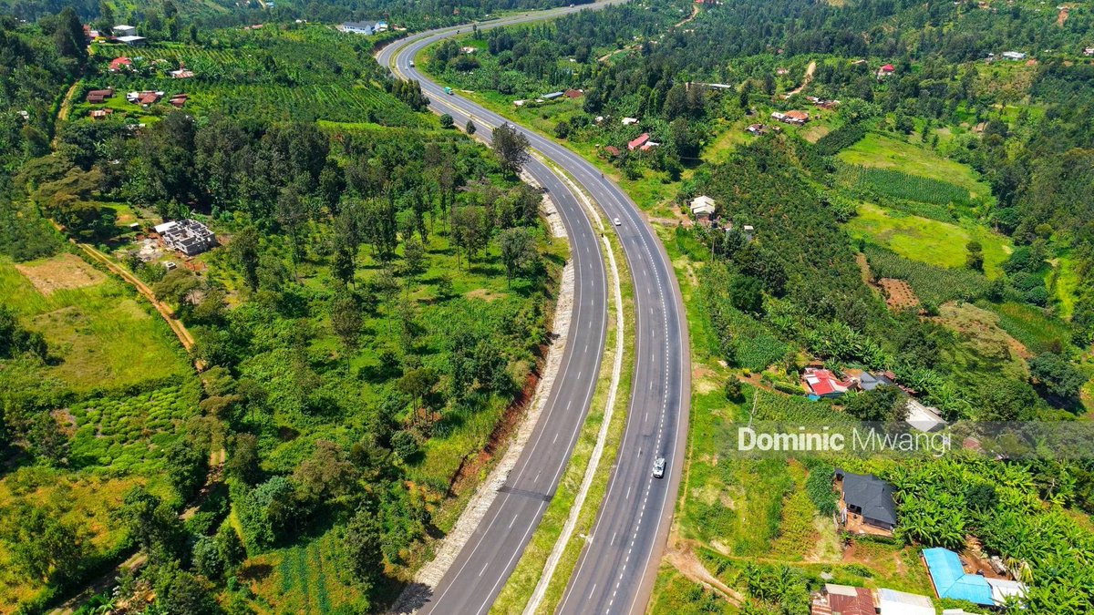 Kibet_bull's tweet photo. Kenol-Sagana road was done by Uhuru Kenyatta without asking Mount Kenyans to pay tolls.

Then there’s the Mau Summit-Rironi road. https://t.co/sw5J96XTuU