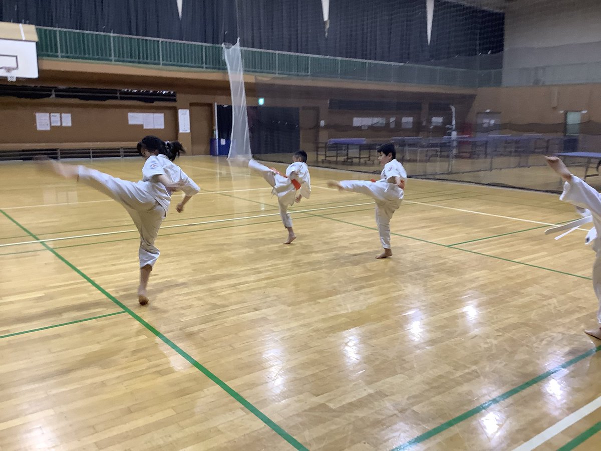 bugenjukukantou's tweet photo. 空手道武現塾 幕張教室
こクラスは少ない人数ですが、本当に大きな気合い。大会も近いので自然と熱が入ります^_^
https://t.co/a0w30NZ0e9
#千葉市
#空手道
#武現塾
#幕張
#小学生 https://t.co/2LDp5CJj6Z