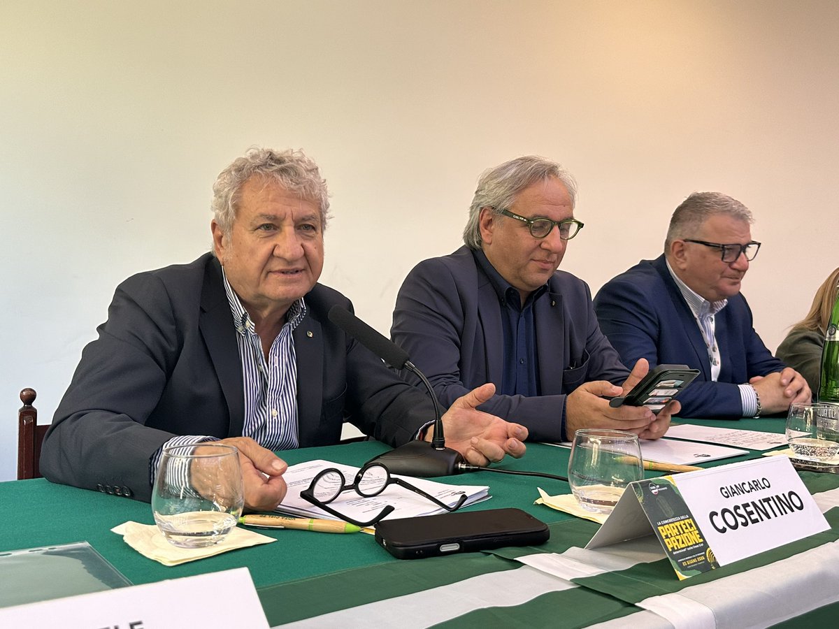 cisl_fplazio's tweet photo. Il reggente @cosentinogianca al #ConsiglioGenerale @CislFpFrosinone: questa è una bellissima comunità di persone per le persone, continuare a crescere in numeri, autorevolezza, presenza e risultati sara’ l’impegno e la priorità del nuovo gruppo dirigente!

#ilmiolavirovale https://t.co/zr5gAcmT4N