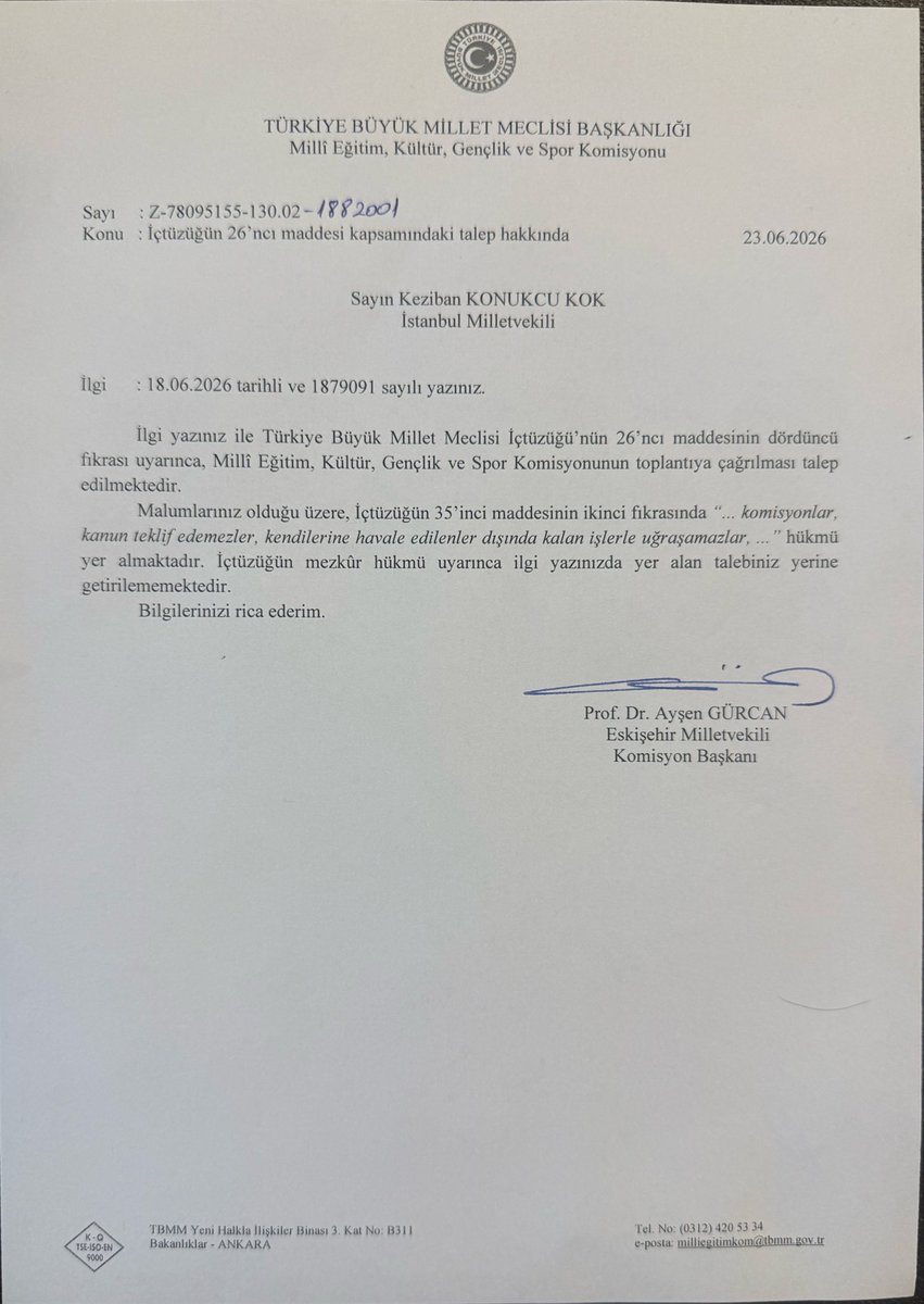 KezbanKonukcu's tweet photo. Günlerdir hakları için direnen, 9 gündür açlık grevi yapan öğretmenlerin sorunlarını çözmek için Milli Eğitim Komisyonu’nu toplantıya çağırmıştık.

Dün için yaptığımız çağrıya bugün “mezkûr hükmü” gerekçesiyle red cevabı geldi.

Bu cevabı da öğretmenlere yapılan zulmü de kabul etmiyoruz.

Komisyon derhal toplansın, öğretmenlerin hakları verilsin!

@ogretmensendika 
@MulakatPlatform 

#AyşenGürcanKomisyonuTopla
#ÖğretmenlerAçlıkGrevinde
#ÖğretmenlerHakkınıAlacak
#KorkumuzYok
#HaklarımızıAlmadanEveDönüşYok