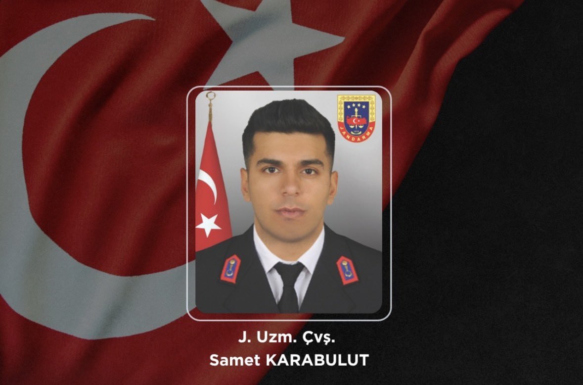 ww3mediaa's tweet photo. 🇹🇷 Van-Erciş kara yolunda jandarma aracı ile ticari aracın karıştığı kazada Jandarma Uzman Çavuş Samet Karabulut şehit oldu.

Kazada 4’ü asker 5 kişi yaralandı. https://t.co/toOQcGB8Ak