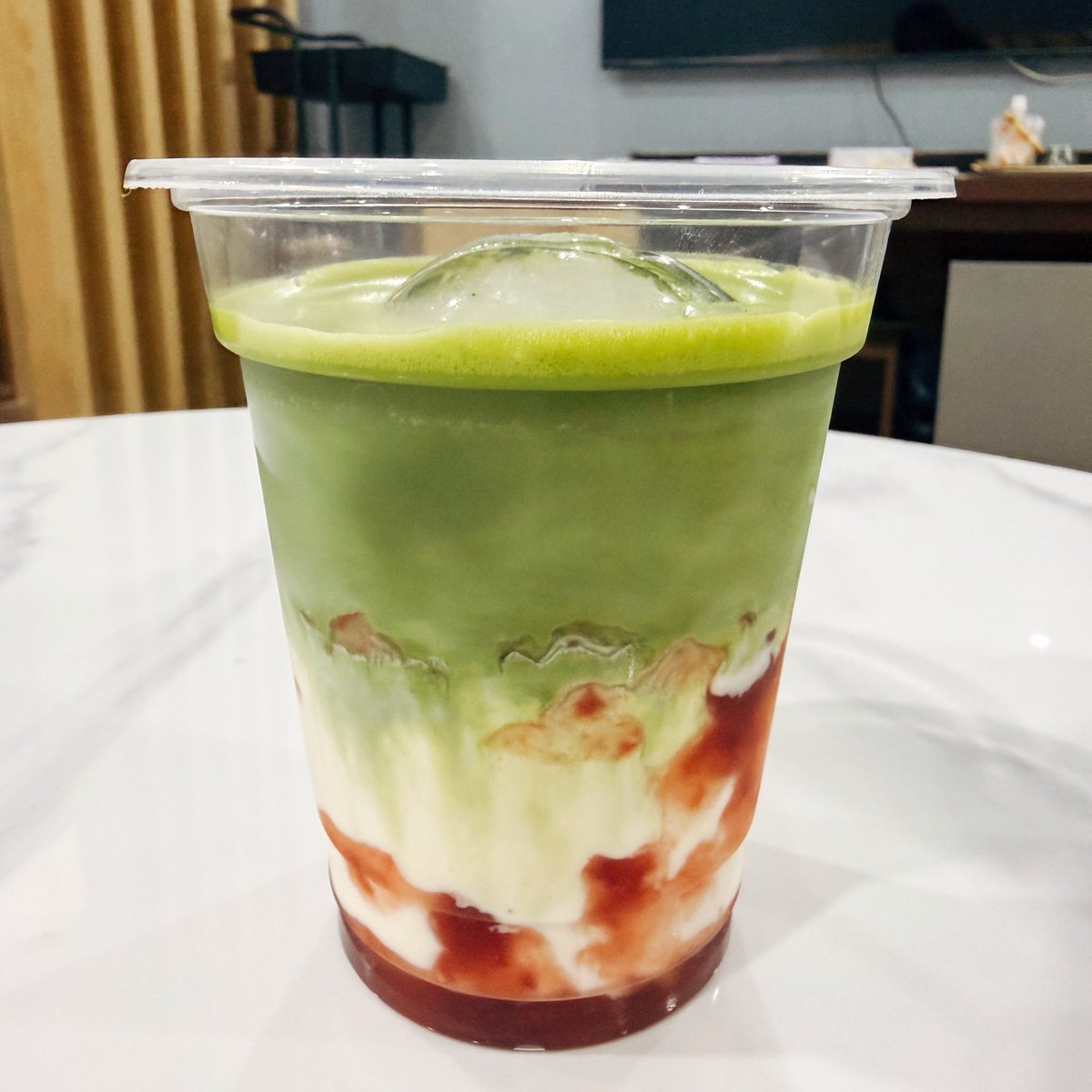 pie_1031's tweet photo. いちご気分🍓🍀 https://t.co/FXFxNJQGS2