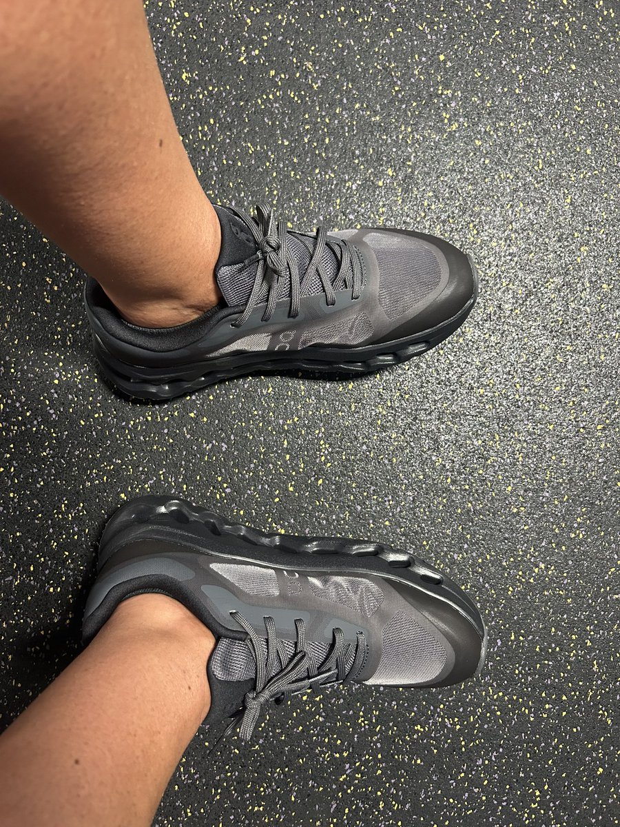 JFelton101's tweet photo. New kicks #letsgoo on is the best around 🔥 https://t.co/eTQJrzhGpz