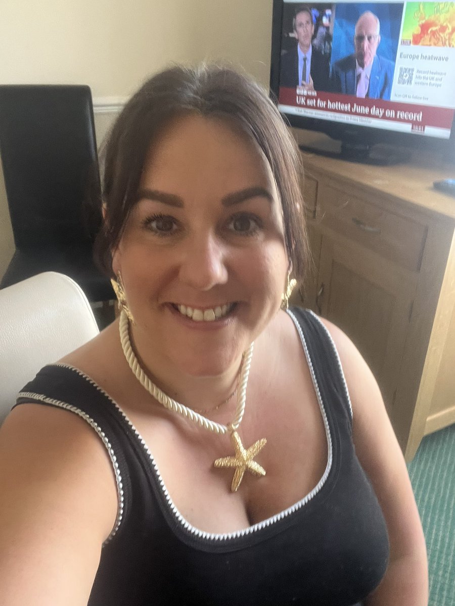 LucyTCWife's tweet photo. Beach ready! 
Smart people book trips to the coast when they know a heatwave is incoming! 
🏖️ 

Have a fabulous Tuesday folks.
I’m still to crack open my fizz to celebrate yesterday’s news! 🥂🥂 https://t.co/LqLyxTgKSm