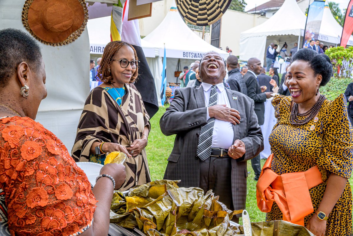Ugahicom's tweet photo. The beautiful colors that make Africa! 🌍🎨 From the rich textures of our traditional attire to the brilliant warmth of our shared heritage.

Capturing the sights, the sounds, and the unmistakable spirit of continental unity at the #AfricaDay celebrations. 🇺🇬✨ https://t.co/ZnnCt6Rc4e