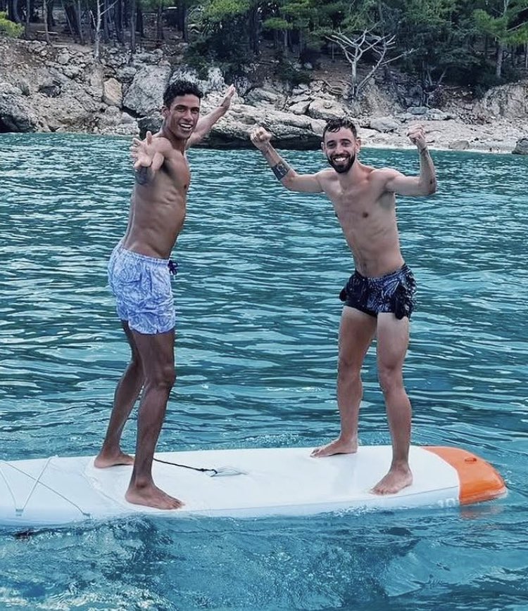 Utdtruthful's tweet photo. 🔙❤️ Raphaël Varane and Bruno Fernandes went on vacation 😅 https://t.co/1AEIy6Fz24