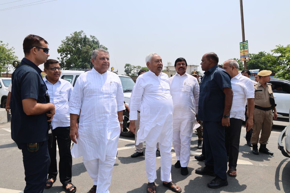 NitishKumar tweet picture