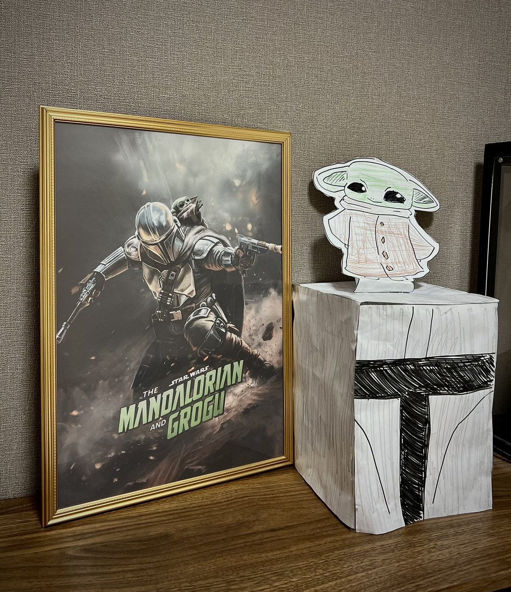 hyzu0666's tweet photo. やっと海を渡って届いたポスター、最高だ！THIS IS THE WAY.
#マンダロリアンアンドグローグー https://t.co/fninNOTLna