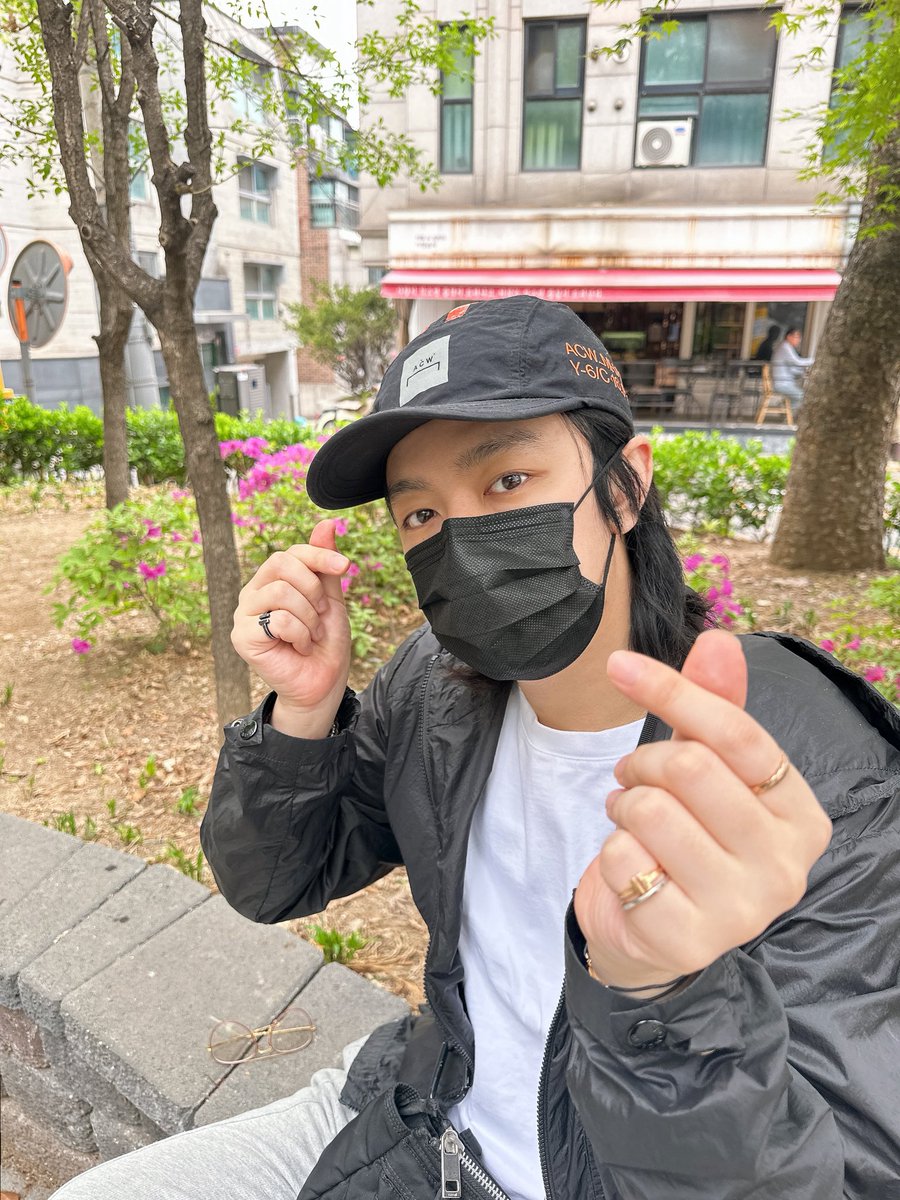 SHINWONHO_JP's tweet photo. 今日の【韓国ノルジャ】では、SHINくんが韓国のコンビニで選んだお菓子を紹介します🍪

さらに、SHINくんが作ったCROSS GENEの「Helicopter」についてもお話しします🚁
今夜の #火曜日のシンピナイト をチェックしてください💗

📻23:30~(https://t.co/D5VQRKAfXY)
#シン・ウォンホ #シンウォンホ #SHINWONHO #fmyokohama #EKradio #FMヨコハマ40周年 #ONE