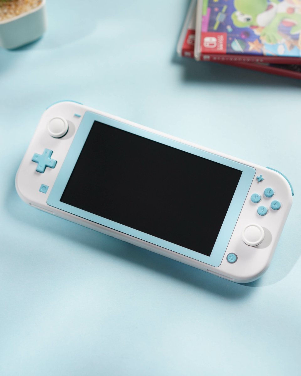 ExtremeRate's tweet photo. 🩵🤍 a soft summer vibe for switch lite. https://t.co/CKlRAVMZXv

#extremerate #nintendoswitch #switch #switchlite #handheldgaming #blueandwhite #summervibes #cozygaming #gamingsetup https://t.co/OHRy401LpK