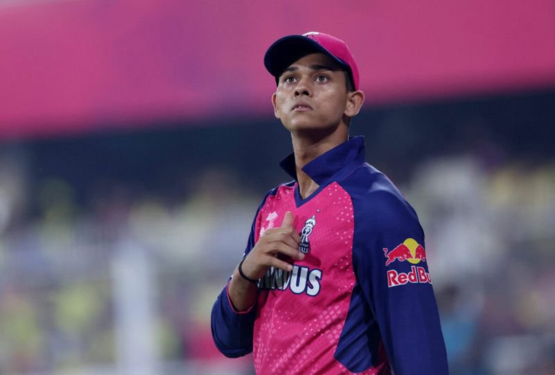 CricketCentrl's tweet photo. 🚨 MASSIVE IPL TRADE UPDATE 🚨 

- Hardik Pandya to Rajasthan Royals.
- Yashasvi Jaiswal to Mumbai Indians. https://t.co/CvRI2VezIP