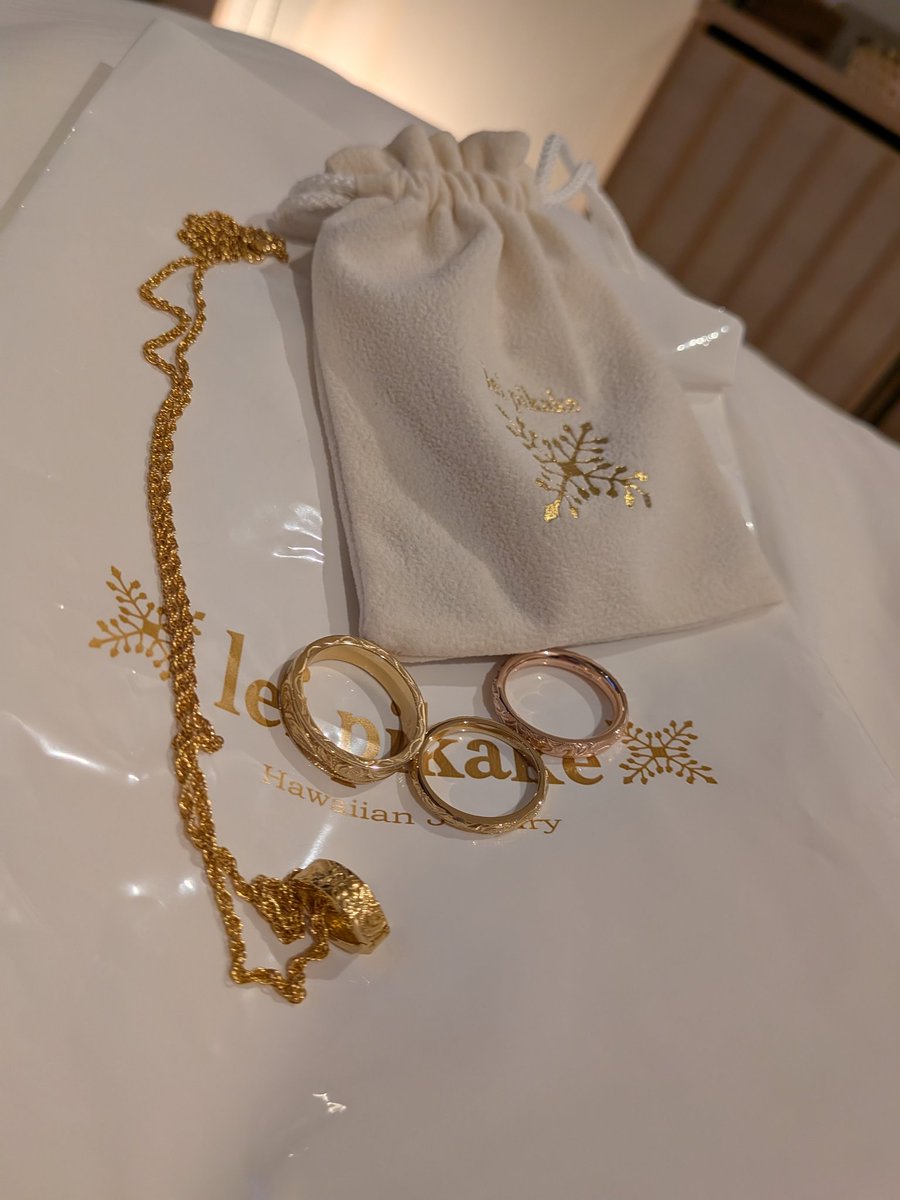 mikichanko23's tweet photo. 江ノ島に寄ったついでに、お気に入りのアクセサリー店に行って購入してきた💞😉

サージカルステンレスだから、アレルギー持ちの方でも付けれる😊

#江ノ島
#アクセサリー
#ハワイアンジュエリー
#レイカピケ
#指輪
#ネックレス https://t.co/1BCTW7beFn