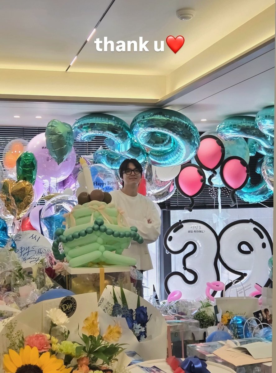 akichoiyoung's tweet photo. #LeeMinho drew attention with the mountain of birthday gifts he received—a testament to his immense global popularity. He has once again proven his enduring global influence.
➡https://t.co/KSeZ2xtZaJ
➡https://t.co/l9ngRphoBQ
#2026HAPPYMINHODAY
#イミンホ #leeminho #이민호 https://t.co/hyB21W9w1X