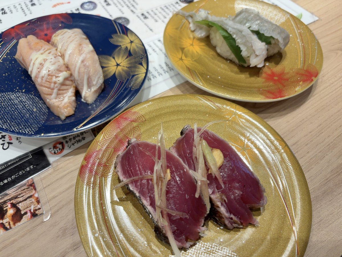 yosio831's tweet photo. 岡山市津高にある「すし遊館あさひ 津高店」🍣
マグロが美味しい！藁（わら）で焼く炙り寿司のデモンストレーションなど見た目にも楽しめる✨
テーブルのタブレットで注文する💡
エブリイ津高店の広い駐車場で駐めやすい、もうすぐ近くにバーガーキングもできるし更に賑わうね！ https://t.co/lGkqMZzNu7