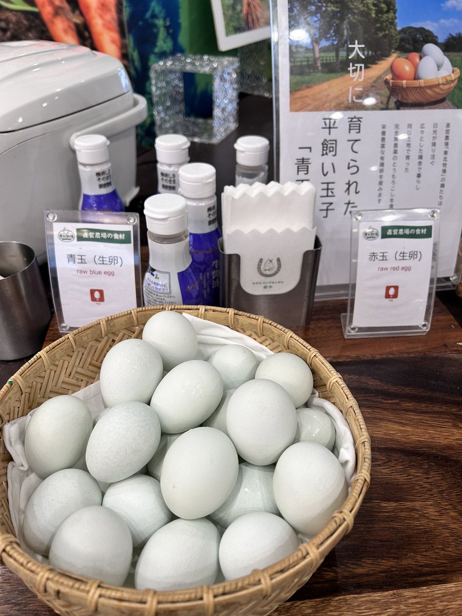 cyza18's tweet photo. 高尾山の後は府中にある東北牧場さんへ

無農薬野菜を活かしたハーフビュッフェ
メインはマグロカツを注文
ふわふわサクサクで美味しい！

お目当ては「青玉」と呼ばれる卵
それはそれはとても美しくて感動

デザートの紫大根のわらび餅とか珍しくてすごく好き
野草スィーツも美味しかった🥰 https://t.co/9LZkqXrY2U