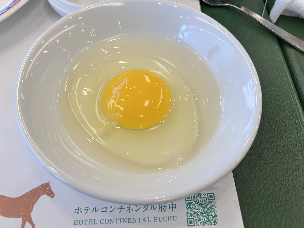 cyza18's tweet photo. 高尾山の後は府中にある東北牧場さんへ

無農薬野菜を活かしたハーフビュッフェ
メインはマグロカツを注文
ふわふわサクサクで美味しい！

お目当ては「青玉」と呼ばれる卵
それはそれはとても美しくて感動

デザートの紫大根のわらび餅とか珍しくてすごく好き
野草スィーツも美味しかった🥰 https://t.co/9LZkqXrY2U
