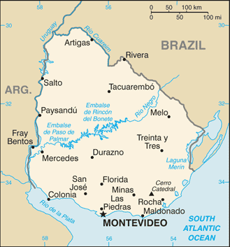 CarlosMaslaton's tweet photo. Cuando los uruguayos -de izquierda y de derecha- dicen que no odian a los argentinos sino solo a los porteños, es porque no se animan a decir que en verdad detestan a toda la Argentina desde Ushuaia hasta La Quiaca y desde el Mar hasta los Andes. Los chilenos al menos son más sinceros: odian a la totalidad de la Argentina y lo hacen público. Los uruguayos son antiargentinos vergonzantes. Pero, uruguayos, dos cosas deben siempre saber: 1) los argentinos solo tenemos como país enemigo a Inglaterra, no reputamos a Uruguay como país enemigo; 2) somos argentinos, pero no boludos, sigan con las 4 estrellas nomás, y agréguenle el Mundialito así pueden bordar 5 en la camiseta de la celeste.