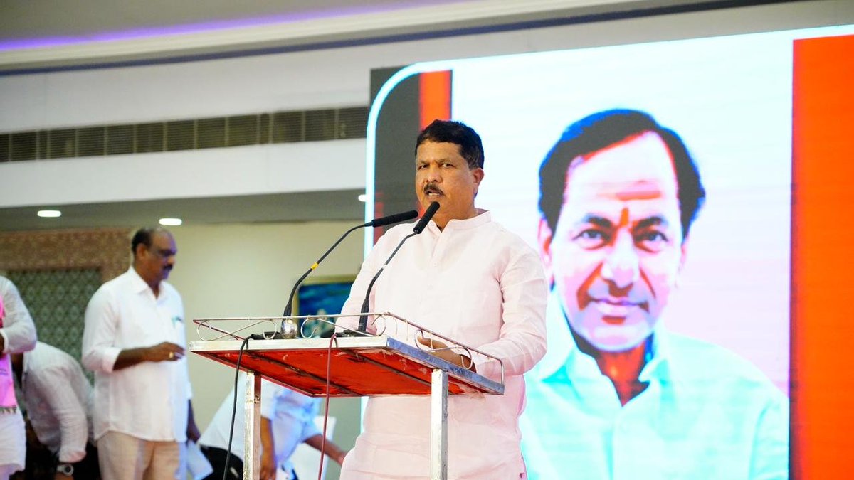 mkrkkpmla's tweet photo. 1/1-మంగళవారం మియాపూర్ నేరన్ గార్డెన్లో శేర్లింగంపల్లి నియోజకవర్గం బిఆర్ఎస్ పార్టీ కార్యకర్తల విస్తృతస్థాయి సమావేశం జరిగింది.ఈ కార్యక్రమానికి ముఖ్యఅతిథిగా బిఆర్ఎస్ పార్టీ వర్కింగ్ ప్రెసిడెంట్ కేటీఆర్ గారు ముఖ్యఅతిథిగా ఎమ్మెల్యేలు @kkpmla,వివేక్, జగదీష్ రెడ్డి, https://t.co/OPDvC7m14O
